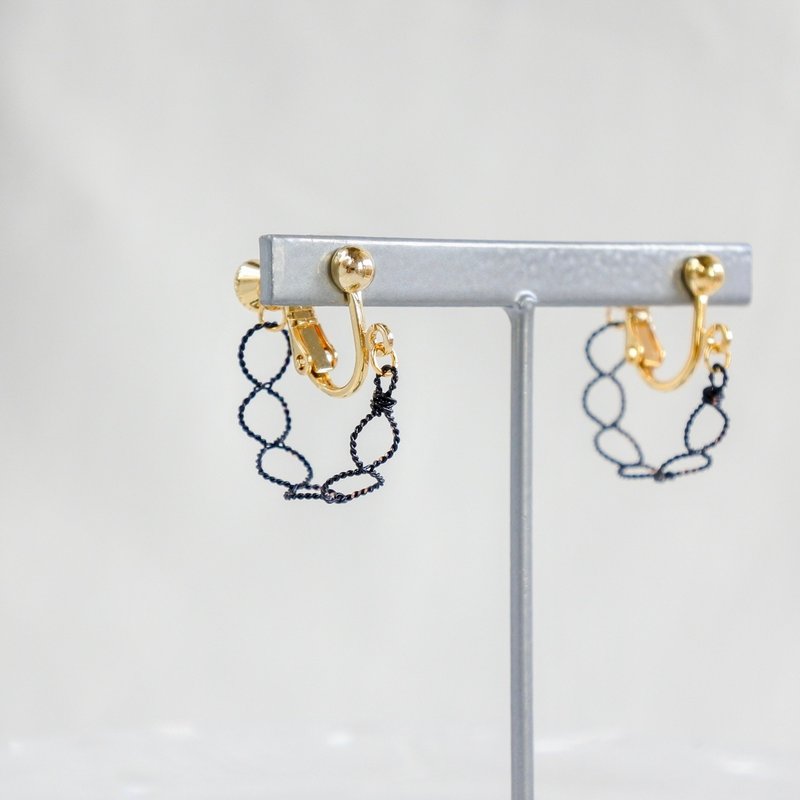 Tsumugi (Small) - Black - 耳环/耳夹 - 其他金属 黑色