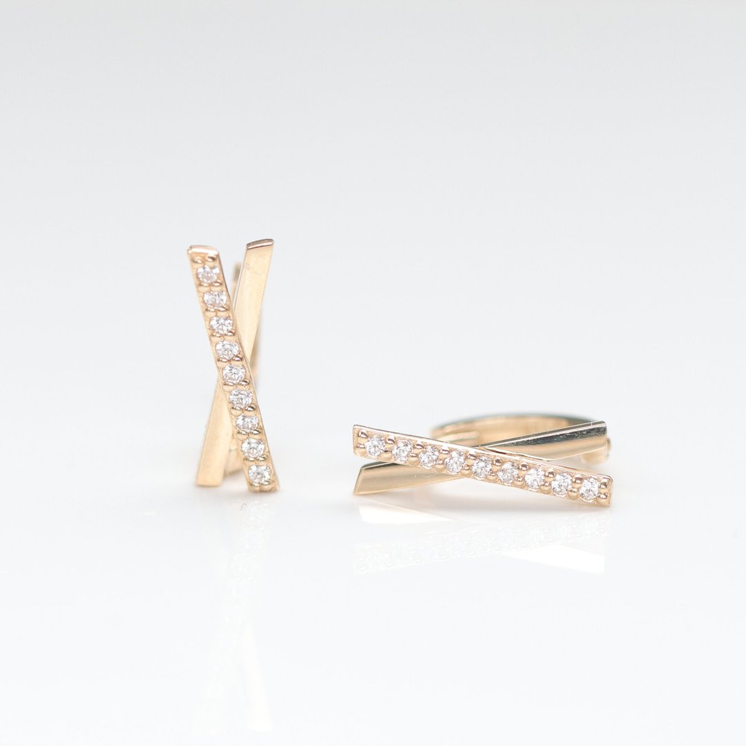14K 交叉钻耳扣耳环(内径7mm) 洗澡免摘 碰水流汗不褪色 - 耳环/耳夹 - 贵金属 金色