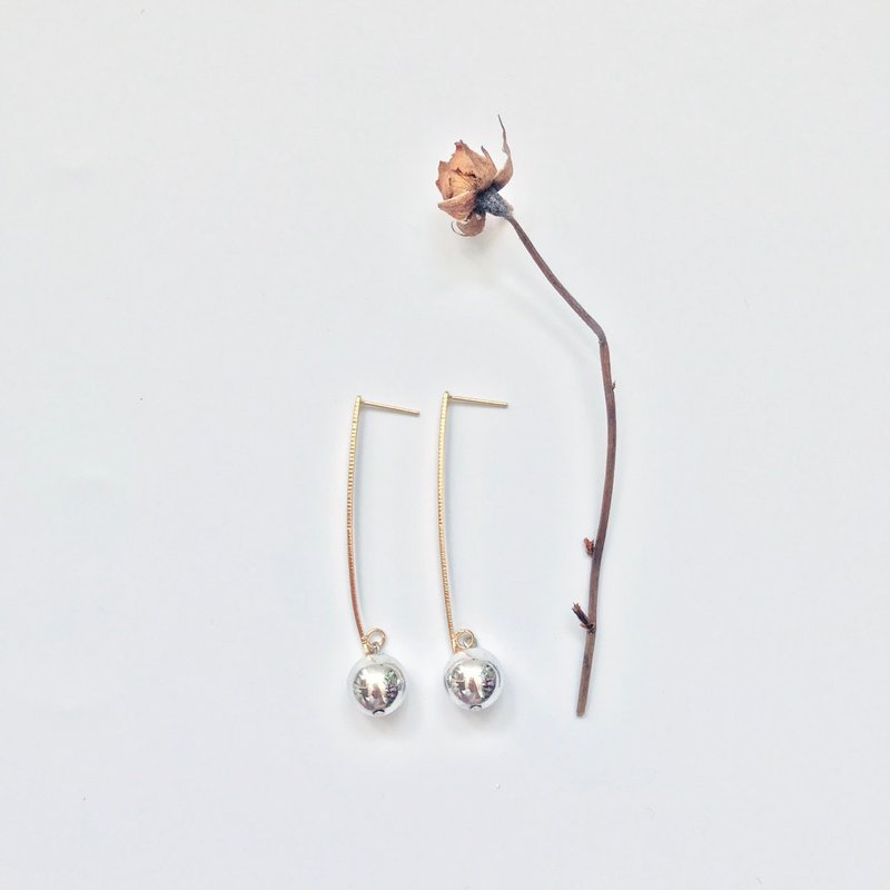 Marygo 俐落线条对比金属配色 耳环 - 耳环/耳夹 - 其他金属 