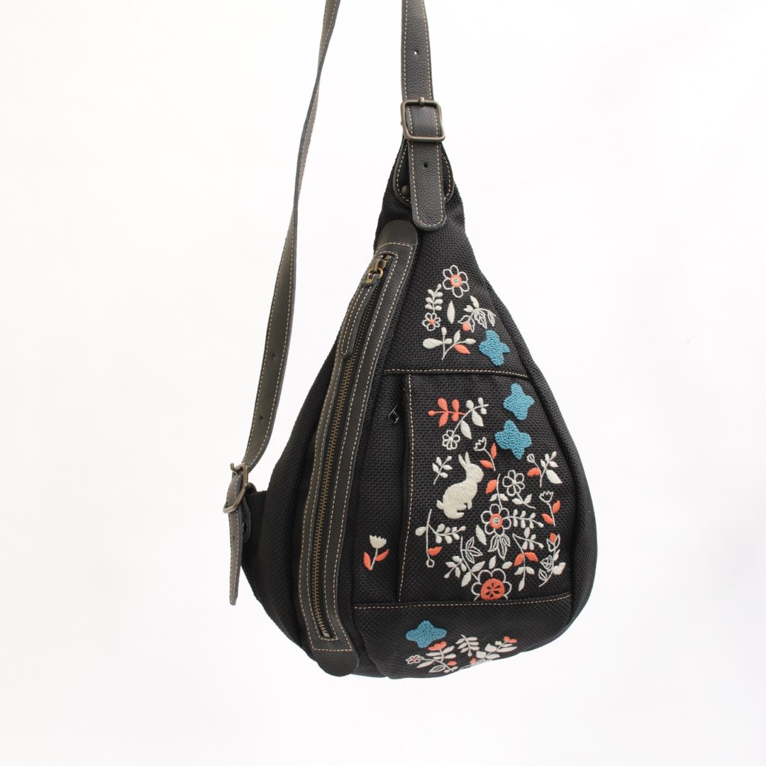 Shoulder bag · Rabbit garden embroidery - 后背包/双肩包 - 聚酯纤维 黑色