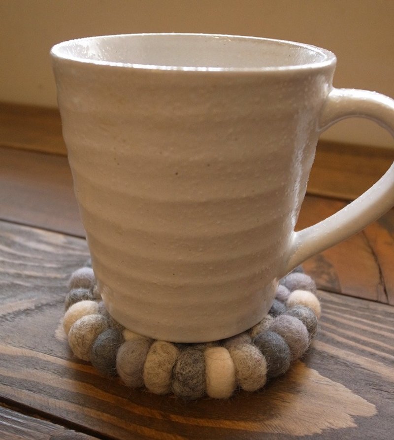 羊毛毡 球球 手工 杯垫 圆形 10cm 灰 - 杯垫 - 羊毛 灰色