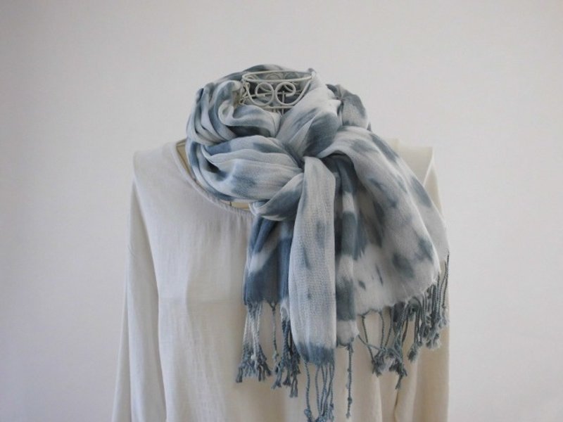 Indigo dyeing x Bengala dyeing, gray that feels the sea, tie dyeing, large format, cotton, long stole - 丝巾 - 棉．麻 灰色