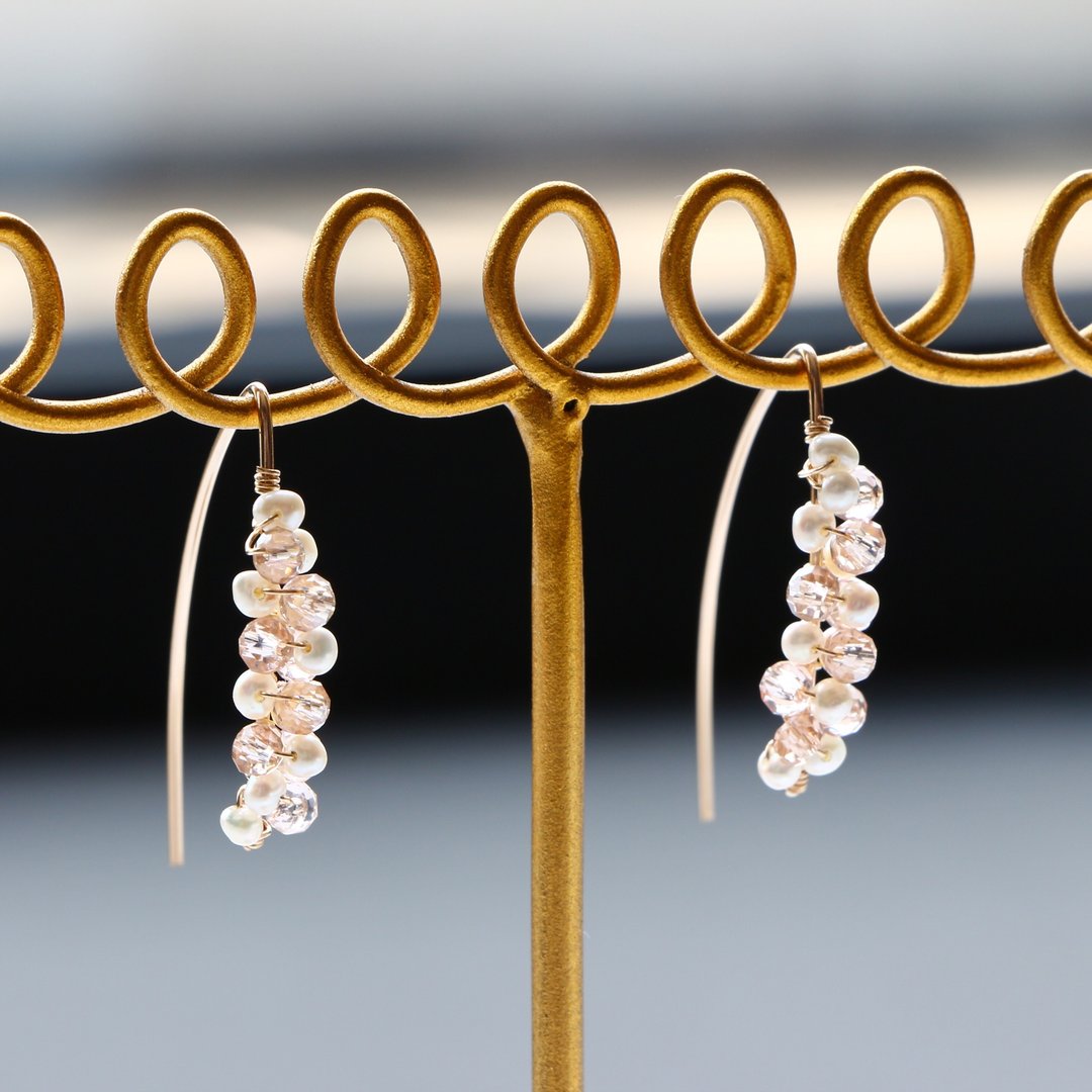Fresh water pearl and glass beads V hook pierced earrings-14kgf - 耳环/耳夹 - 其他金属 粉红色
