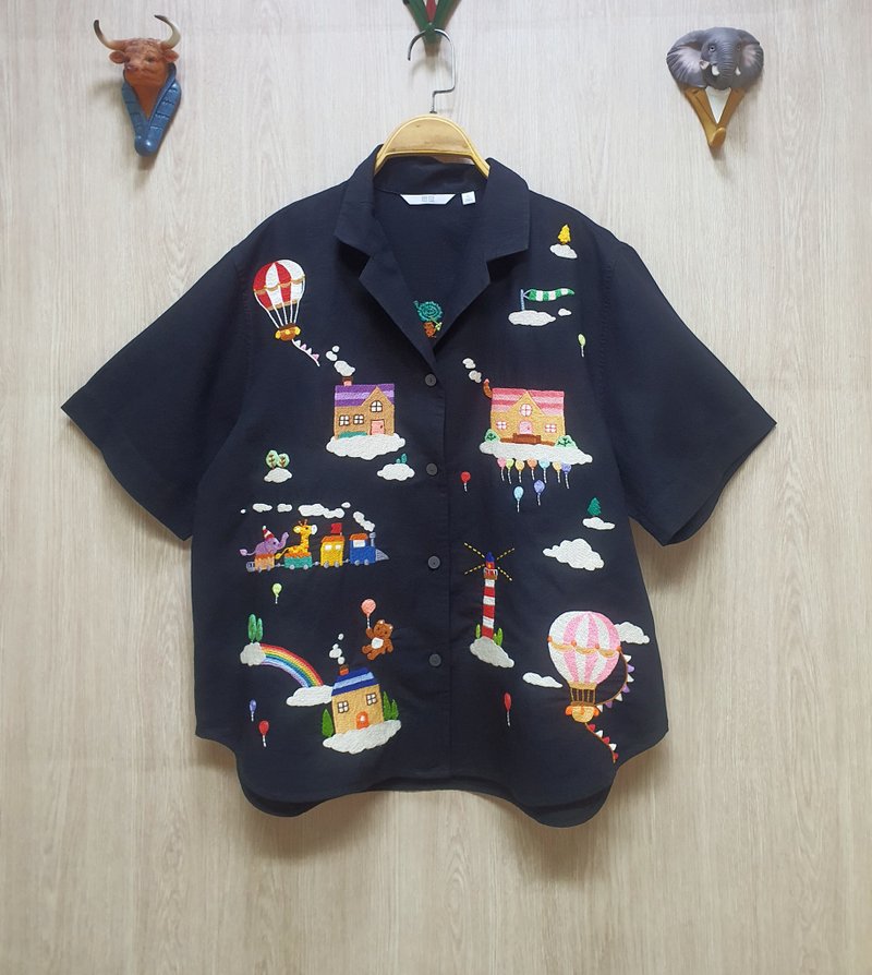 手工刺绣衬衫、黑色、亚麻面料、气球、幻想、天空之家 - 女装衬衫 - 绣线 黑色