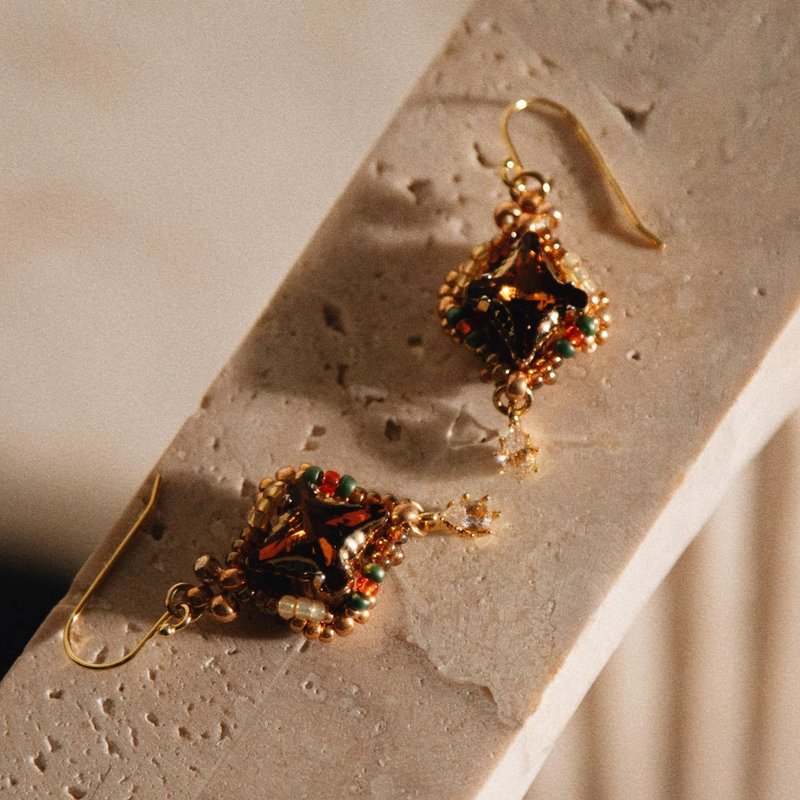 Edelstein Earrings 宝钻耳环 - 耳环/耳夹 - 玻璃 金色