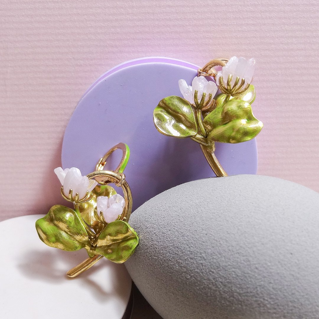 好一朵美丽的茉莉花 Jasmine earrings 茉莉花耳环 预购 - 耳环/耳夹 - 铜/黄铜 灰色