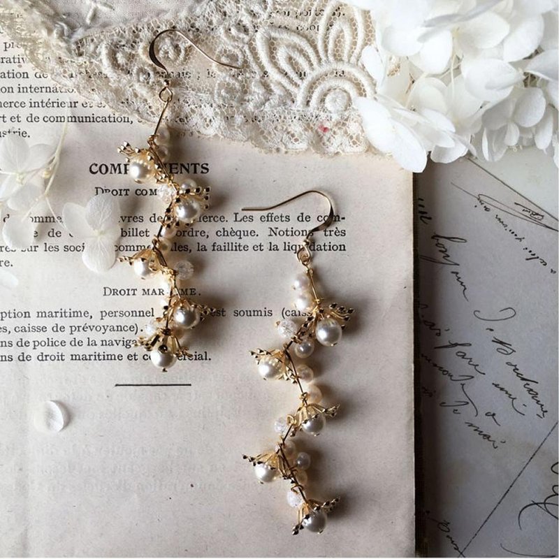 [One week limited sale] 14kgf gold flower x natural stone zigzag swing earrings OR pain-resistant brass ear clip - 耳环/耳夹 - 宝石 金色