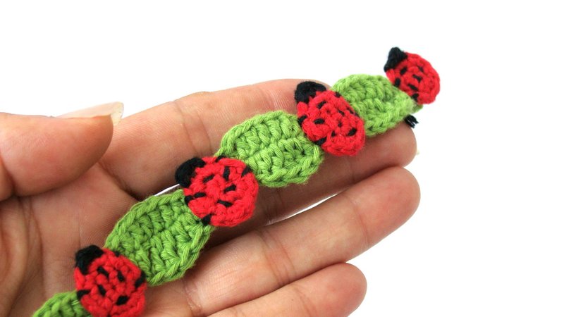 Crochet ladybird anklet bracelet, crochet anklet , ladybird anklet - 手链/手环 - 棉．麻 红色