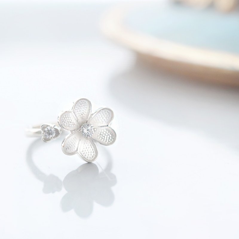 White Flower Ring Silver 925 - 戒指 - 其他金属 银色