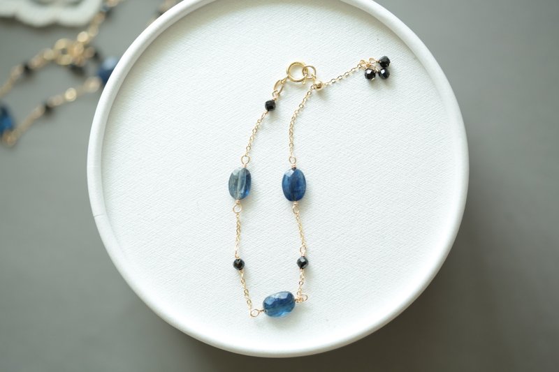 椭圆蓝晶石黑尖晶手链│14kgf - 手链/手环 - 水晶 蓝色