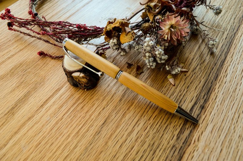 【定制化礼物】台湾桧木-手工原子笔 │ 刻字 │送礼 │毕业礼物 - 圆珠笔/中性笔 - 木头 咖啡色