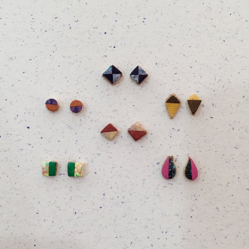 1/2&1/2 - 迷你拼色皮革耳环 - 耳环/耳夹 - 真皮 