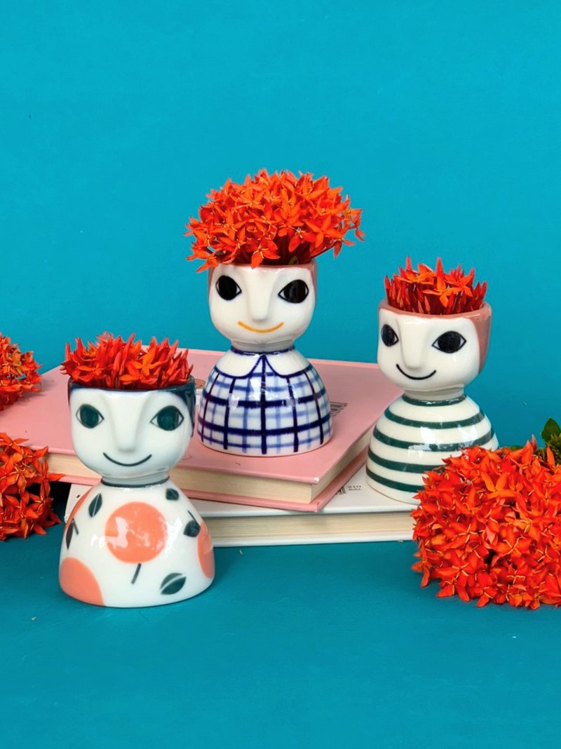 Little girl vase ( Flower) l ceramics l May&Clay Ceramics Studio - 花瓶/陶器 - 陶 绿色