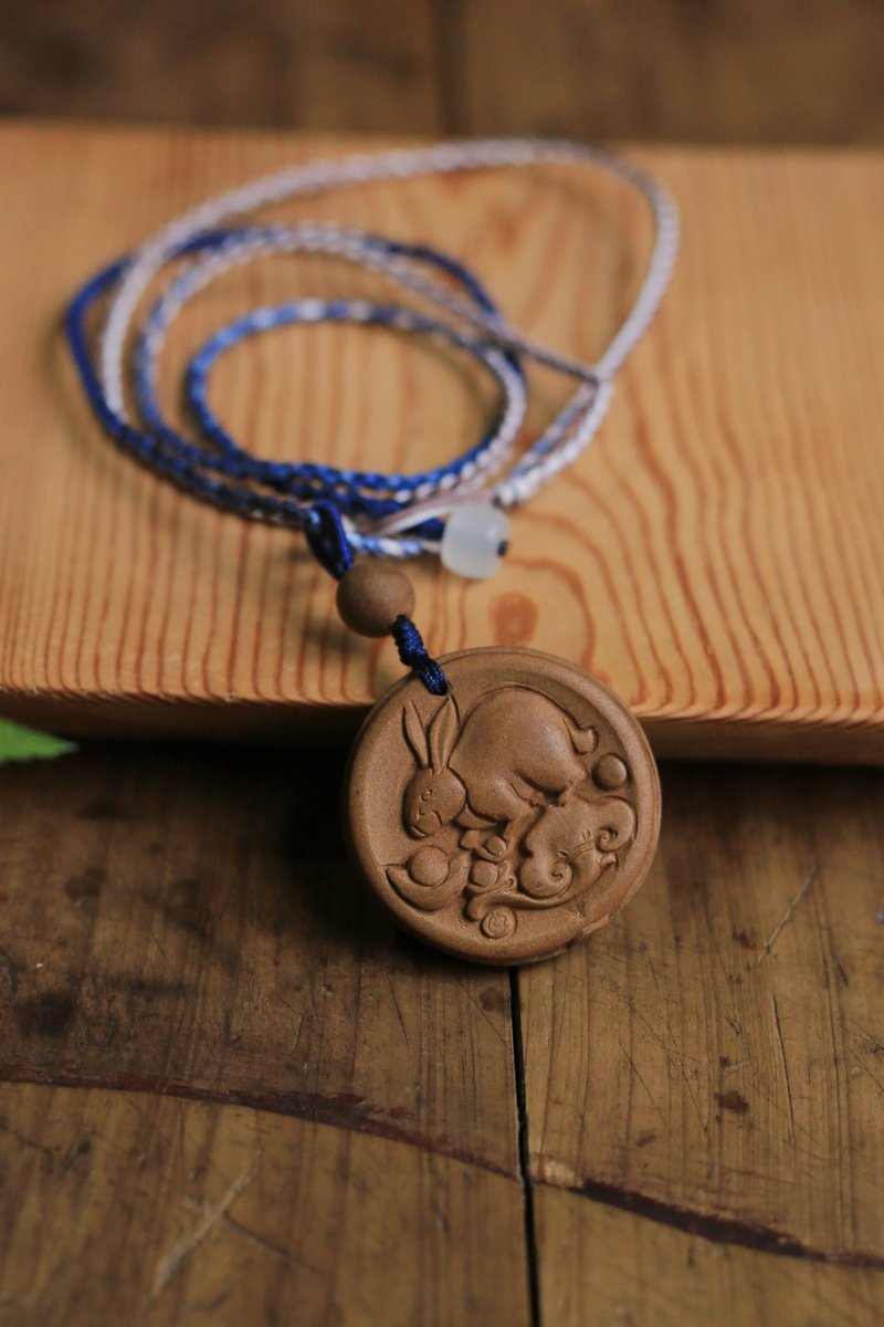 壹染指香品 | 木樨香 | 兔爷 天官赐福 |  藏式祈福编绳 现货 - 项链 - 植物．花 