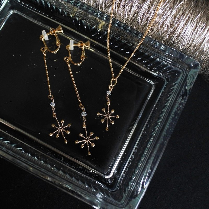 Earring & Necklace Set (Gold) - 耳环/耳夹 - 其他金属 金色