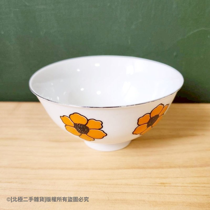 【北极二手杂货】台湾早期的大甲国际牌 International 橘色花朵 - 碗 - 瓷 白色