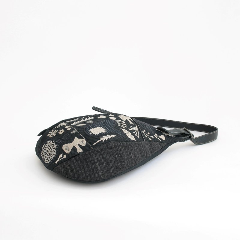 森之诗刺绣・斜背包 - 后背包/双肩包 - 真皮 黑色