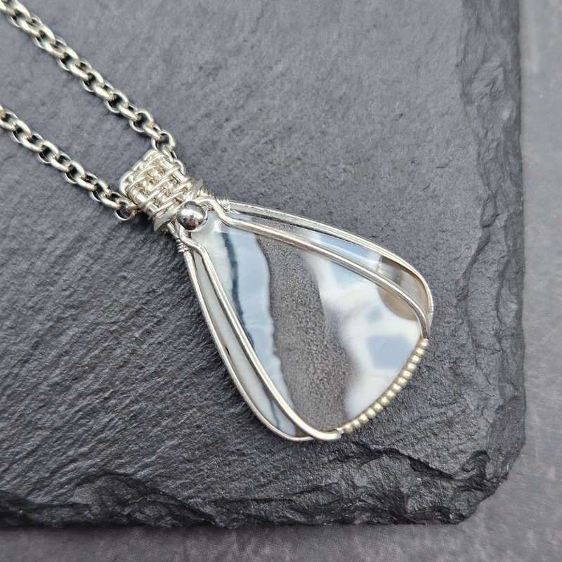 蓝蛋白石 银线吊坠 金属绕线 - 项链 - 纯银 蓝色