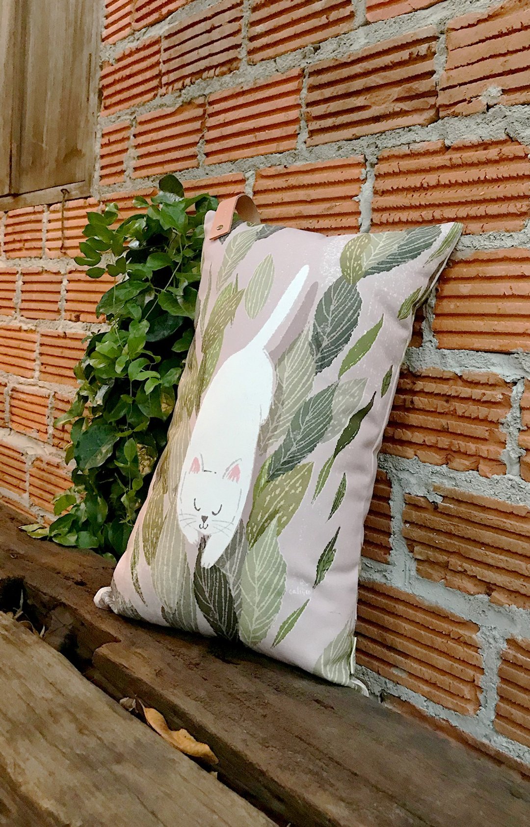 Pillow cushion with cat in the garden - 枕头/抱枕 - 棉．麻 卡其色