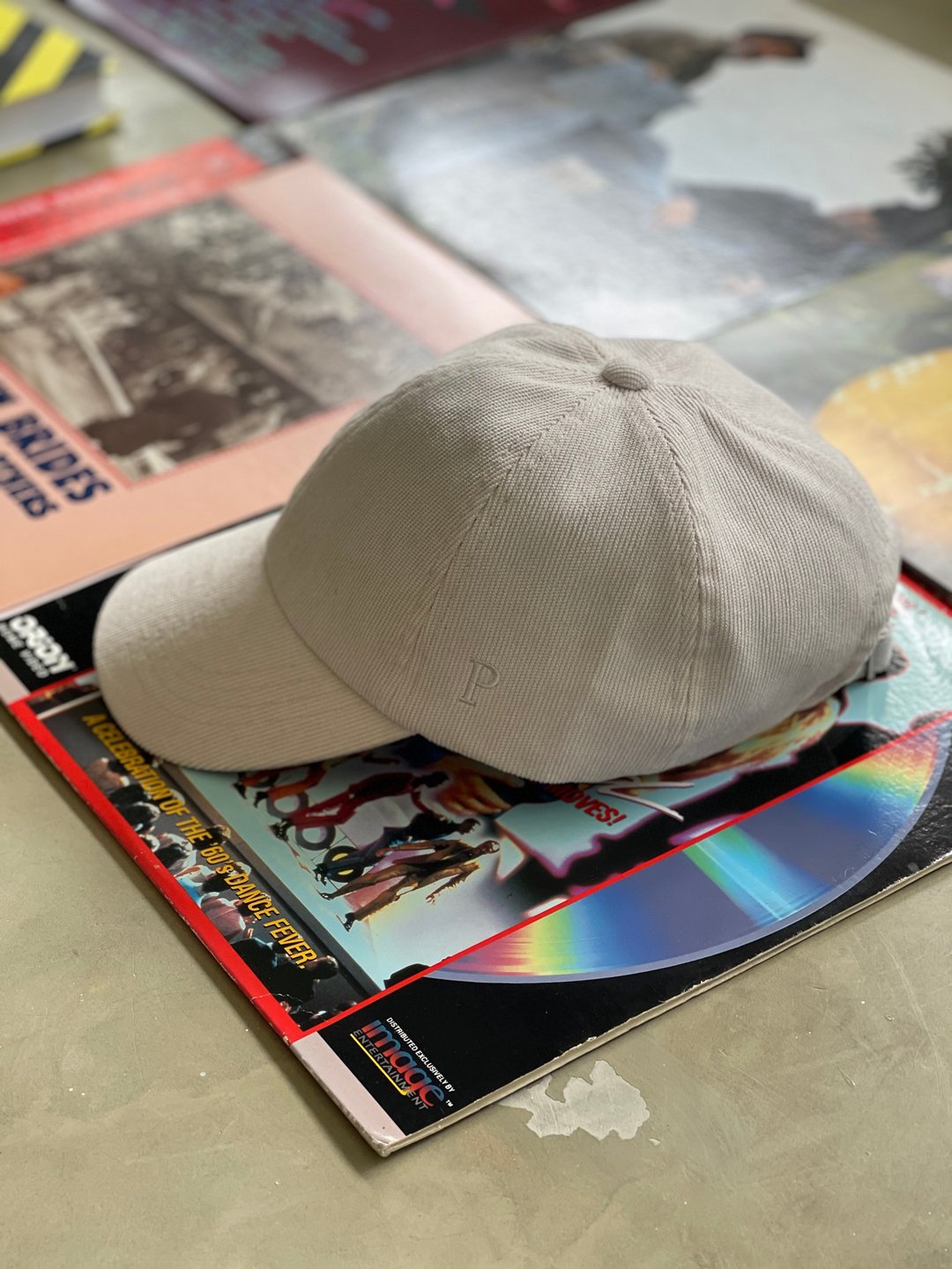 Kiss the Earth Cap Corduroy Beige - 帽子 - 其他材质 