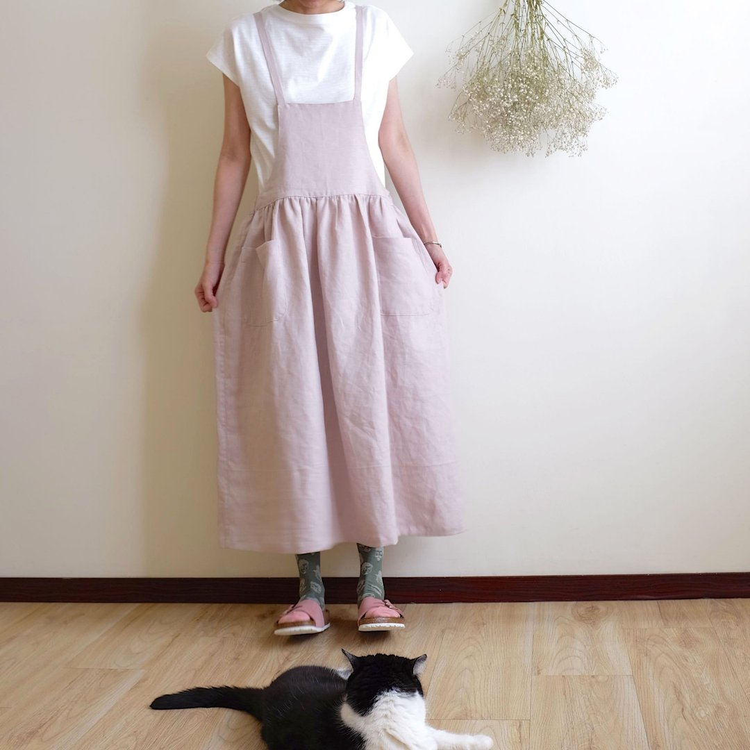 日常手作服 就是想当小女孩  樱灰色低腰绑带吊带裙 亚麻 - 背带裤/连体裤 - 棉 粉红色
