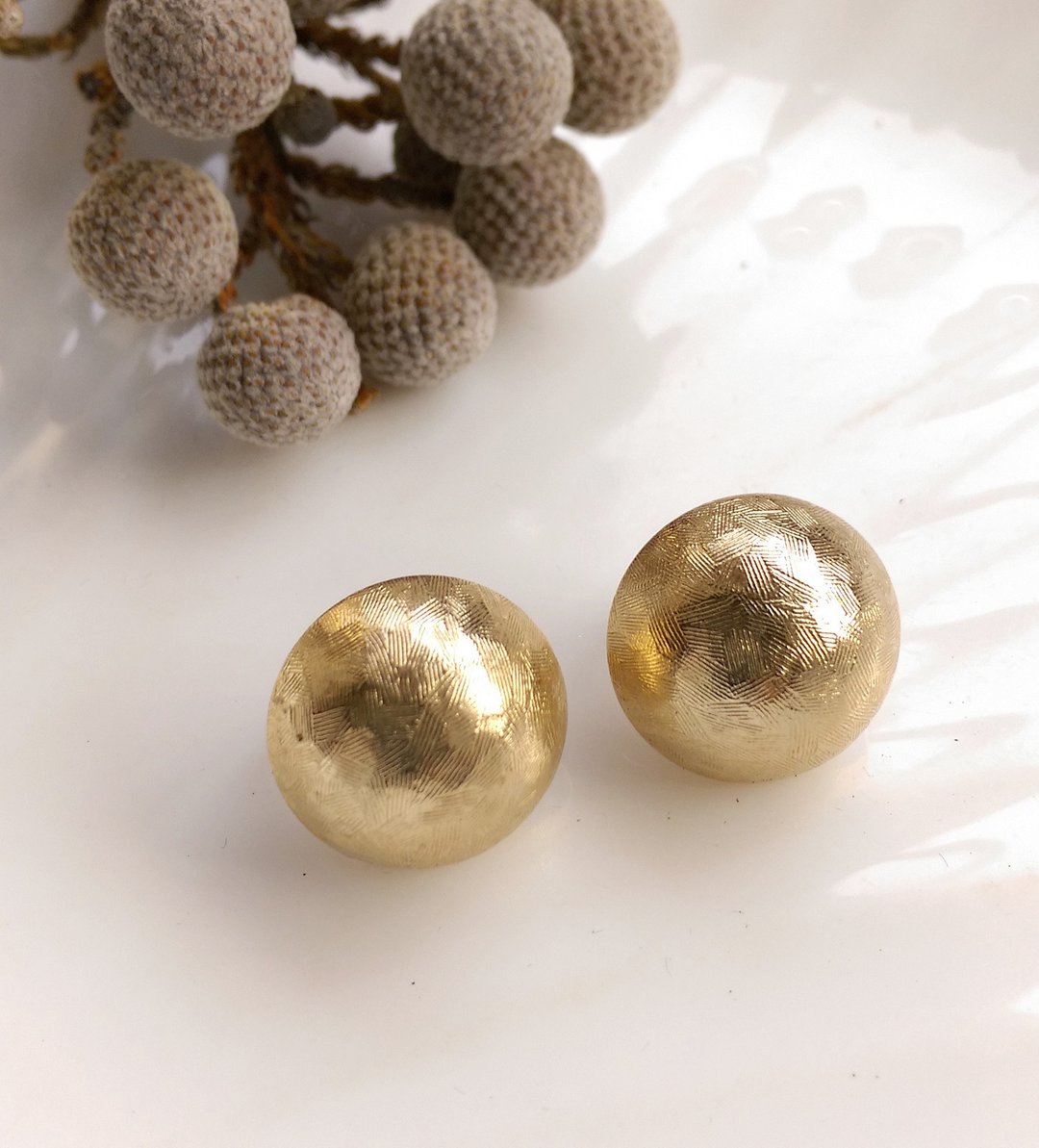 西洋古董饰品。半圆轻金属刷纹 夹式耳环 - 耳环/耳夹 - 其他金属 金色