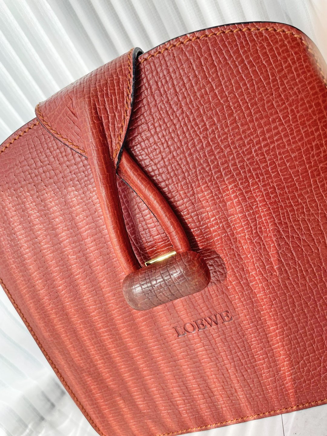 中古美品 Loewe 红叶纽扣树皮纹 单肩包单肩包侧背包斜背包斜挎包 - 侧背包/斜挎包 - 真皮 红色