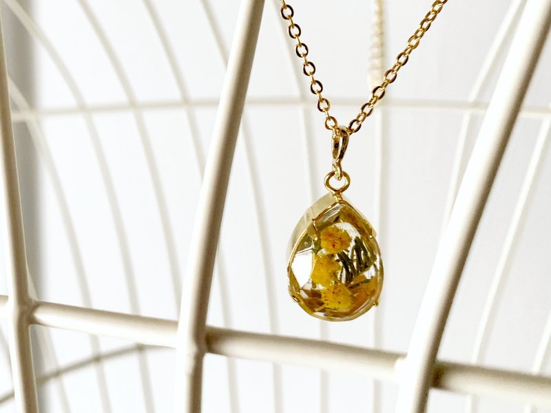 让感谢与关怀悄然栖息于胸口，为今日的时光，点缀一抹温柔的含羞草．水滴．项链。 - 项链 - 树脂 黄色