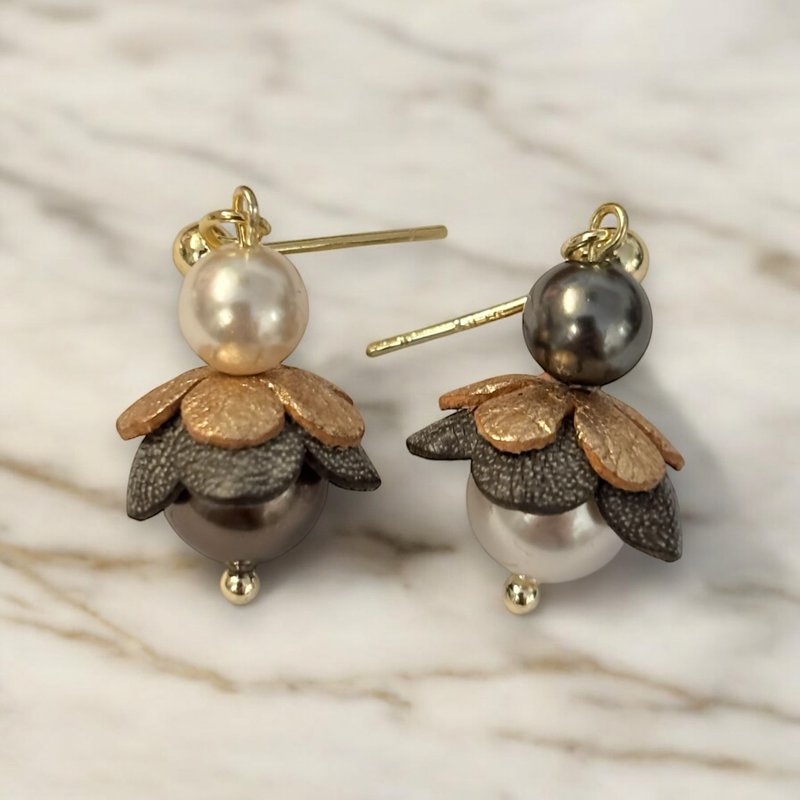 皮革花耳环 小雪人皮革耳环 - 摆饰 - 真皮 多色