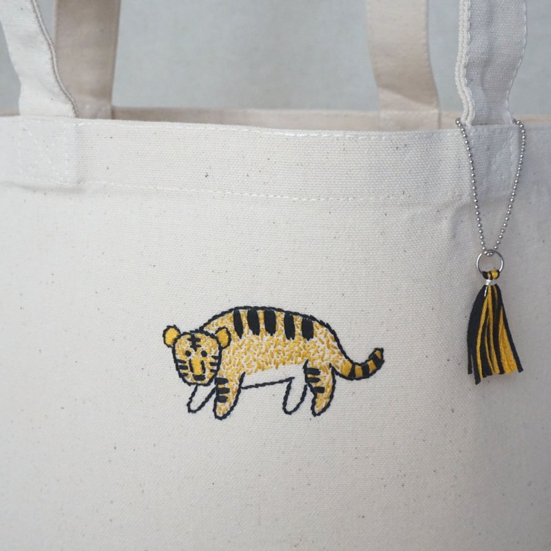 生肖手绣托特包 虎 订制款 - 手提包/手提袋 - 绣线 白色