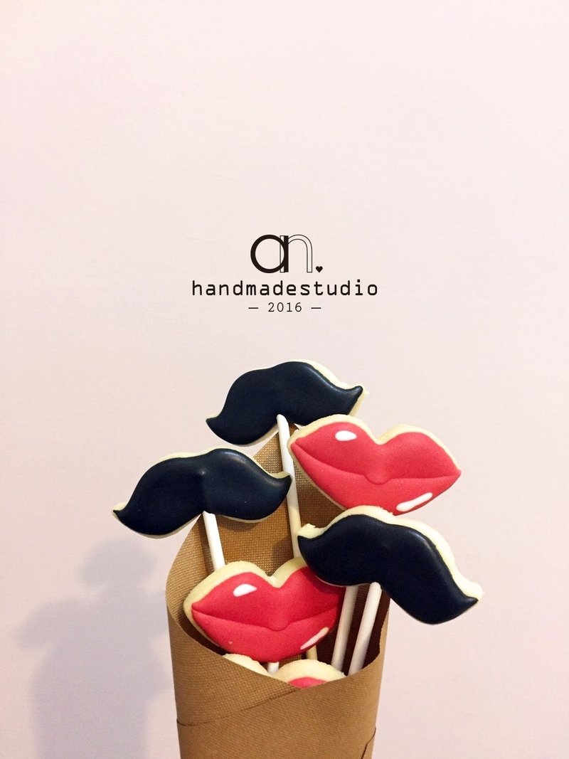 婚礼小物-胡子先生与红唇小姐浪漫棒棒糖霜饼干(10支) by anPastry - 手工饼干 - 新鲜食材 