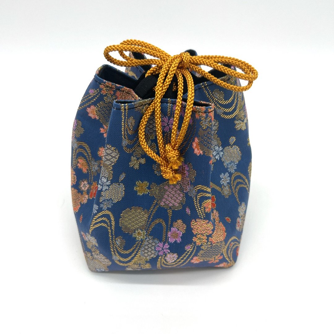 A stylish drawstring bag with a Japanese pattern made from Kyoto Nishijin-ori fabric. - 其他 - 聚酯纤维 蓝色