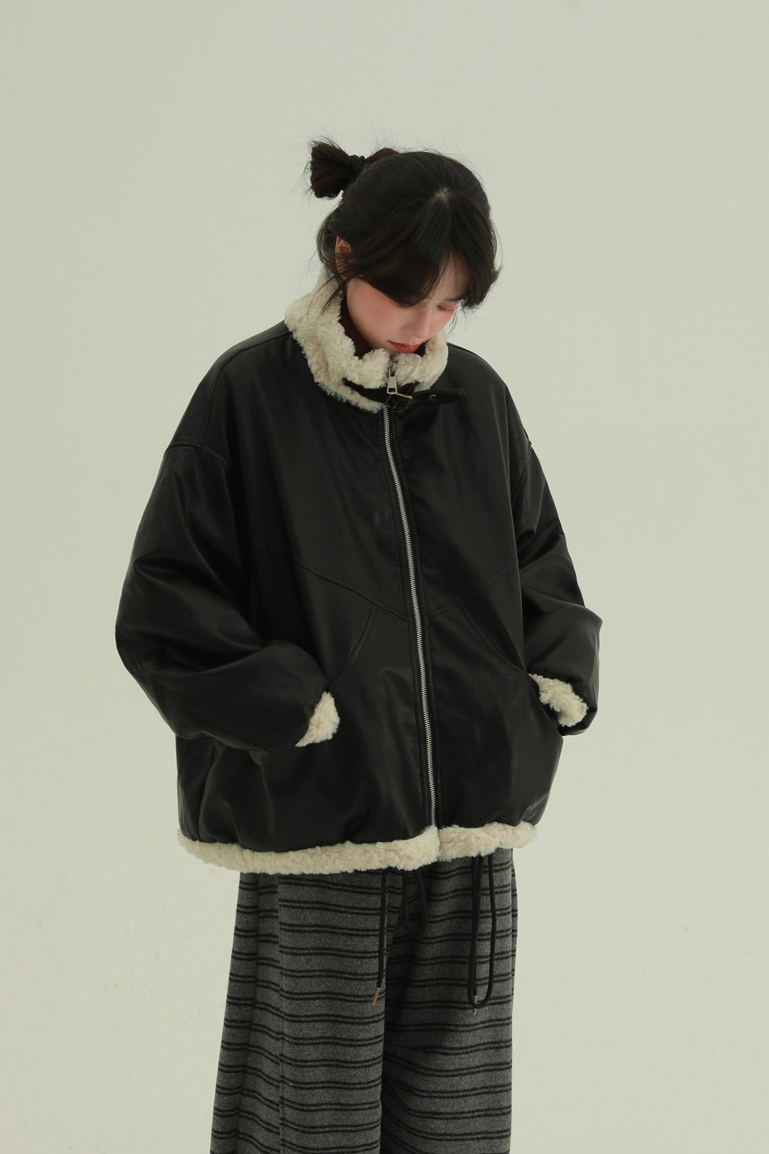 黑色 PU皮90白鴨絨羽絨服 中性機車風拉鏈短款保暖外套 羽絨皮衣 - 女装休闲/机能外套 - 其他人造纤维 黑色