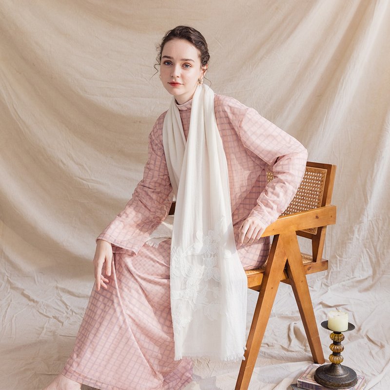 【轻奢】Tyche蝴蝶花蕾丝刺绣纯羊绒Cashmere围巾 - 围巾/披肩 - 其他材质 白色