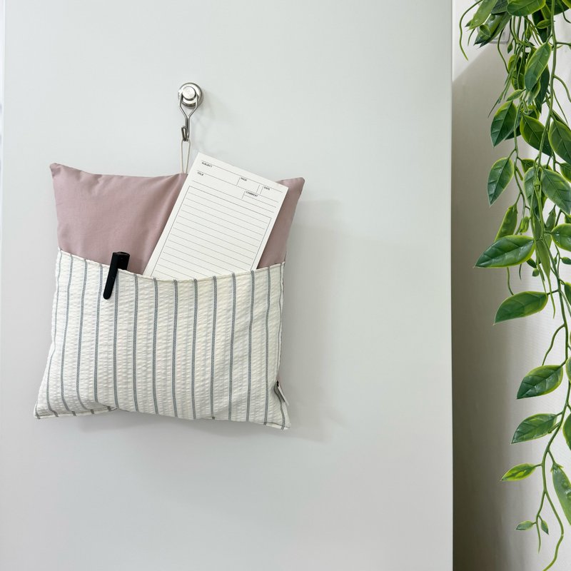 靠垫式备忘录架 - 砖红色 / 居家收纳挂钩 - 其他 - 其他材质 