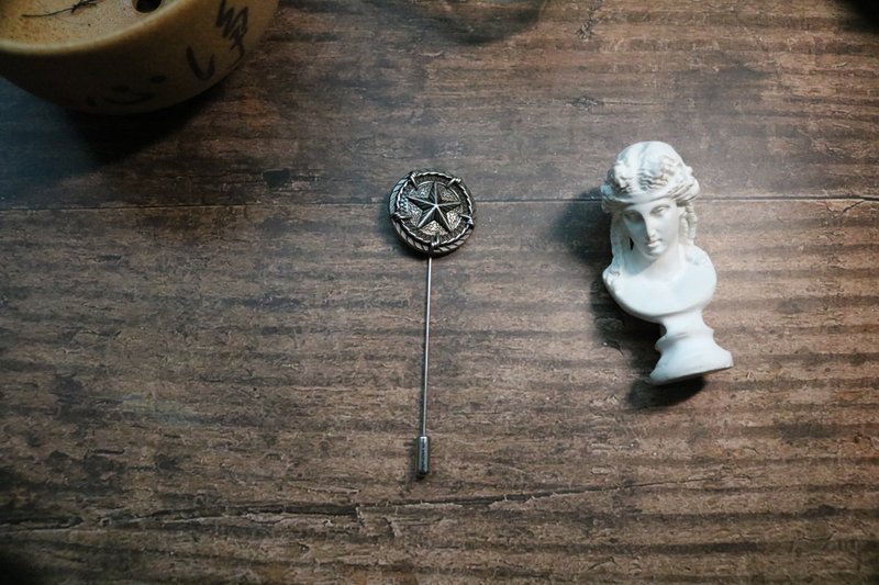 古銀星星金屬胸針復古風高檔胸花 - 胸针 - 铜/黄铜 银色