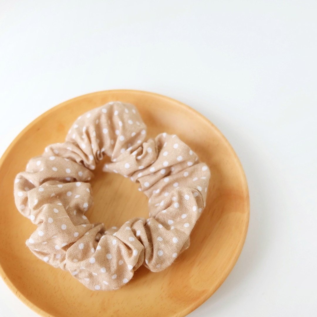 Handmade by Beatrice | 手工燕麦小白点 大肠发圈 - 发饰 - 棉．麻 卡其色