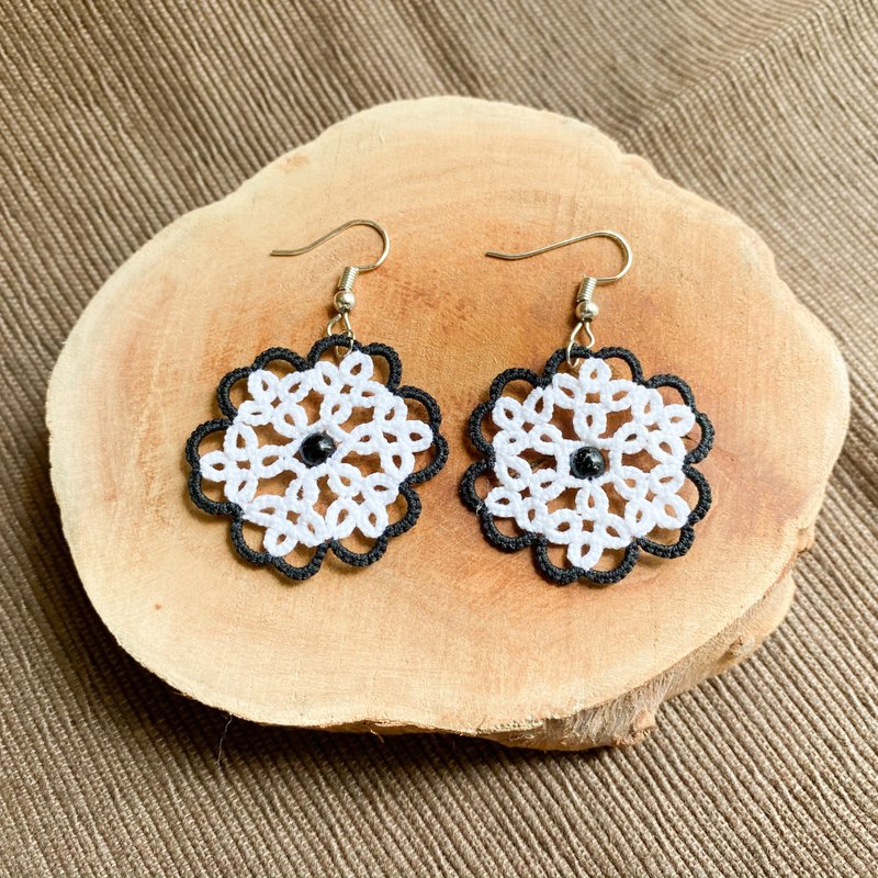 手工时尚黑白梭织耳环 - 耳环/耳夹 - 棉．麻 白色