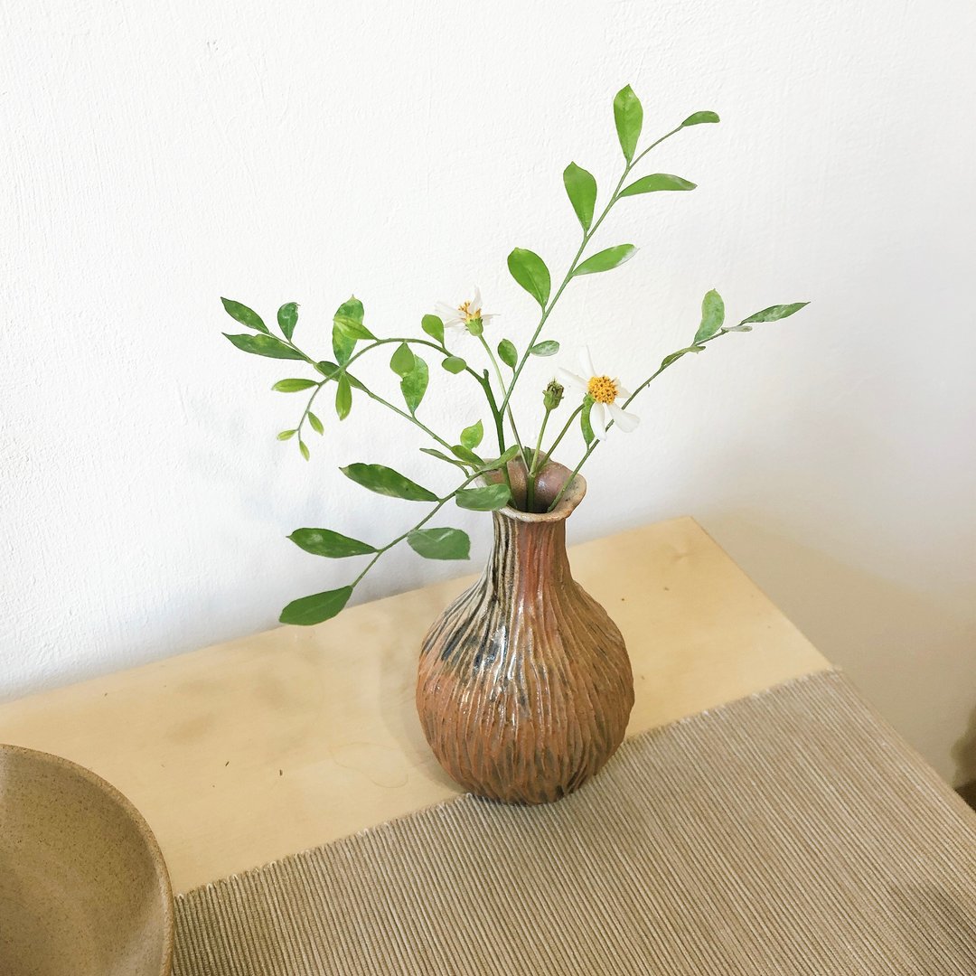 柴烧陶 深刻线条手捏花瓶 花器 - 花瓶/陶器 - 陶 咖啡色