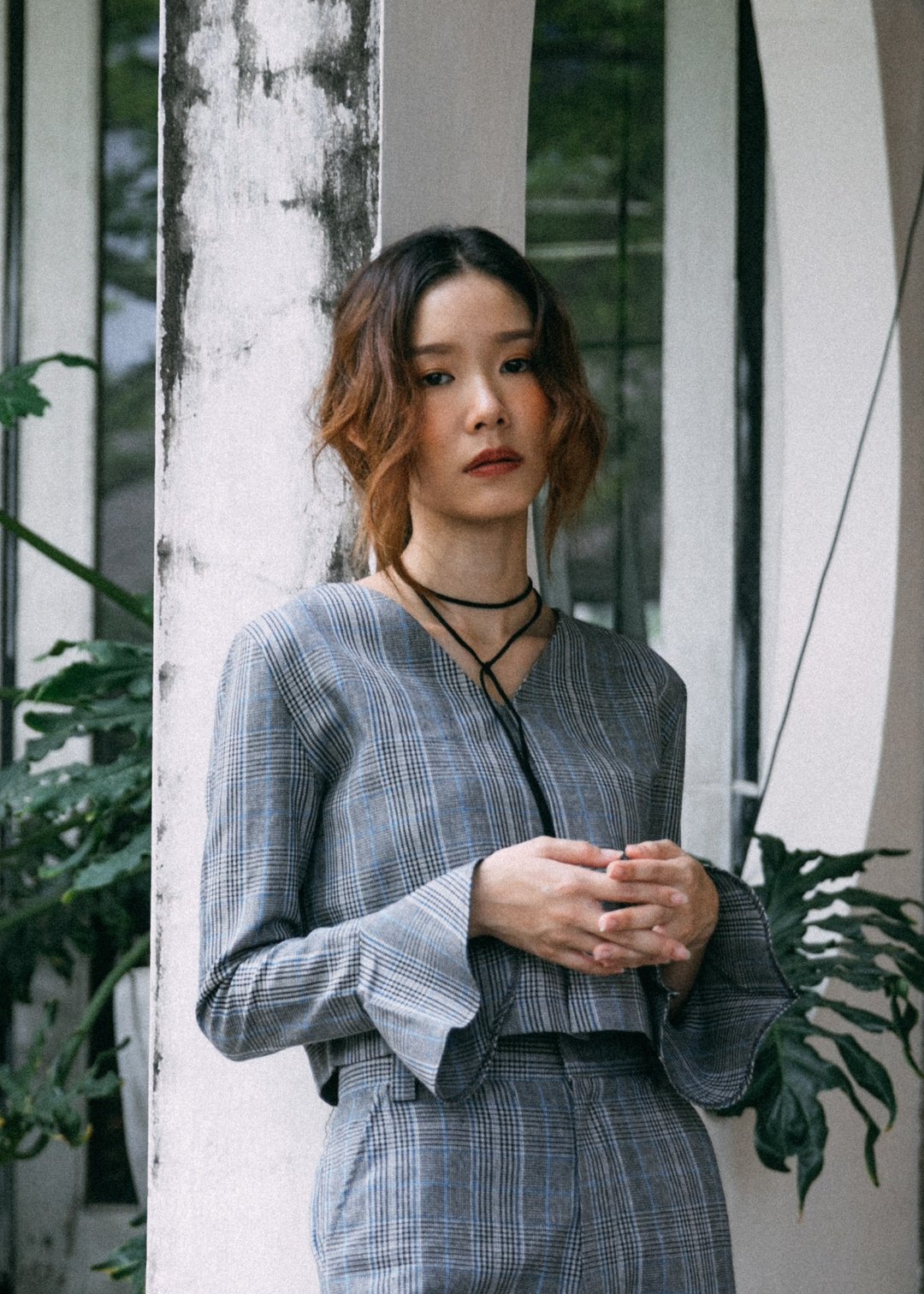 COOL GREY CHECK PLAID V NECK CROP TOP BLOUSE WITH FLARE LONG SLEEVE - 女装上衣 - 其他材质 灰色