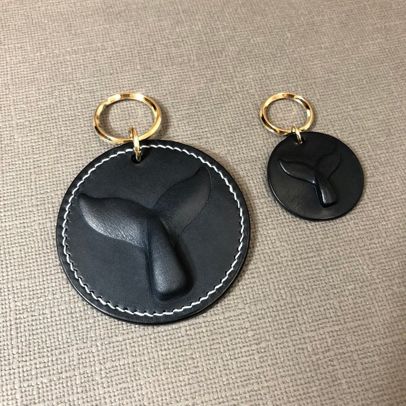 鲸鱼尾巴立体吊饰 手工皮件 缝线可选色 - 钥匙链/钥匙包 - 真皮 