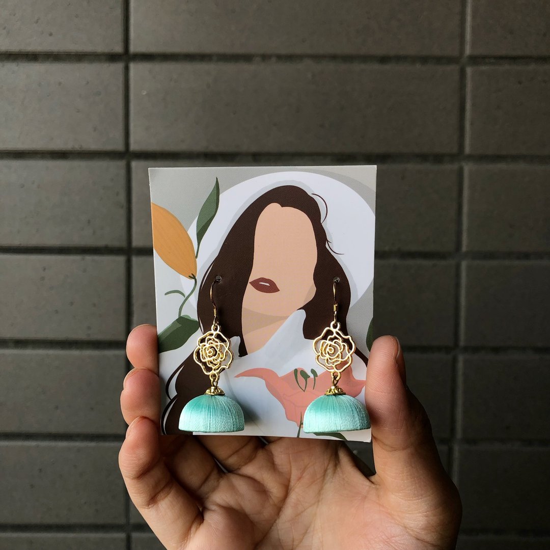 手工绣线印度风钟型耳环 Tiffany 蓝绿 Jhumka - 耳环/耳夹 - 绣线 多色