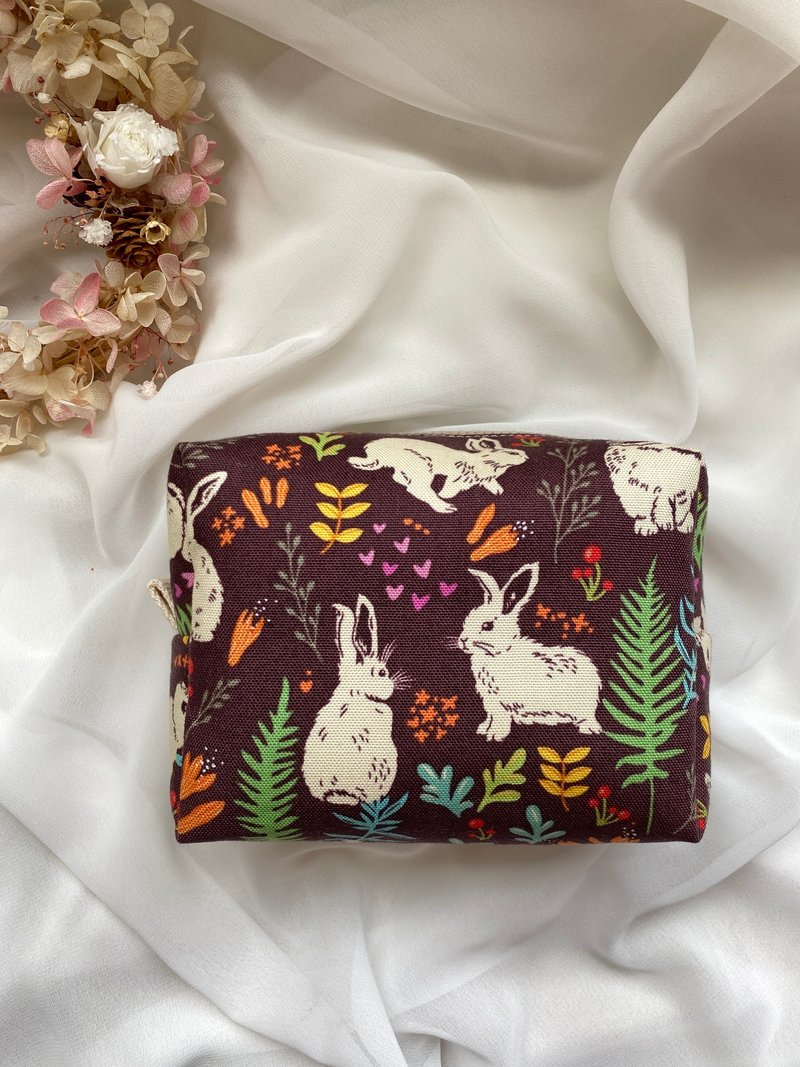 【好日手作】日系花草风格兔兔手作笔袋化妆包收纳包 礼物墨紫 - 铅笔盒/笔袋 - 棉．麻 紫色