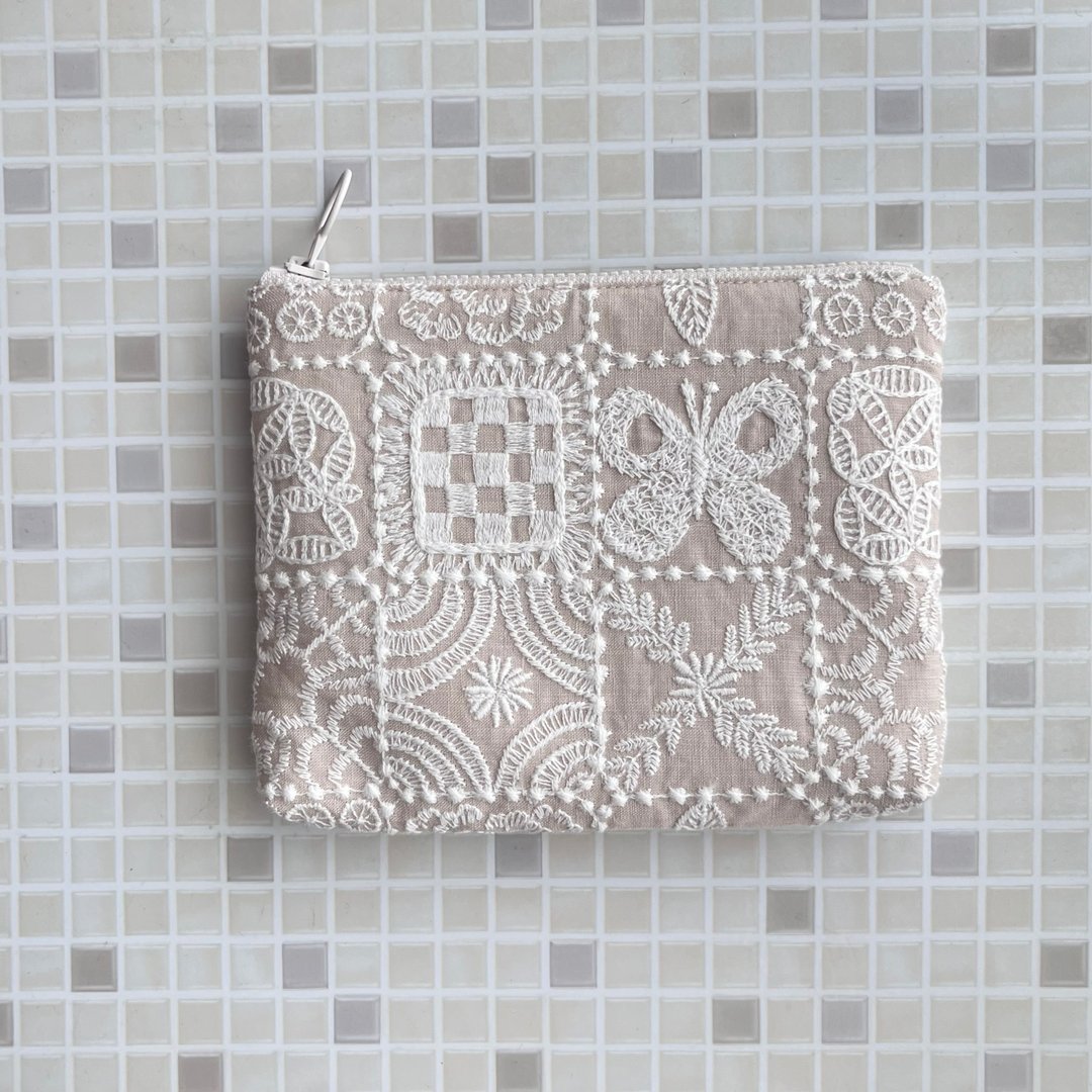 mina perhonen forest tile 总刺绣 蝴蝶 收纳包 新色 - 化妆包/杂物包 - 棉 白色