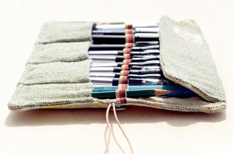 手感缤纷卷式笔袋/手感卷轴/春卷笔袋 - 笔的水彩色房子22 ( 咖啡色弹性线 ) - 笔筒/笔座 - 棉．麻 多色