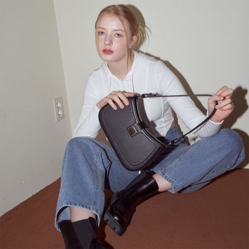 韩国ZURI BAG | 黑色银扣 | 法棍包 | 侧背包 斜孭袋 - 侧背包/斜挎包 - 人造皮革 黑色