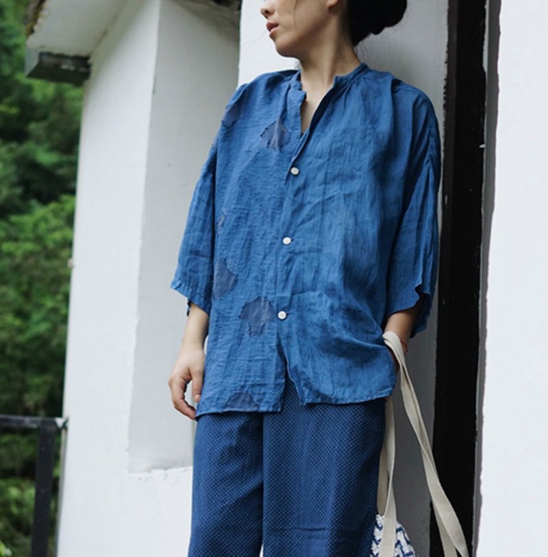 靛藍波點亞麻 Indigo 植物染 透氣苎麻防曬衣 寬鬆襯衣罩衫長襯衫 - 女装衬衫 - 棉 蓝色