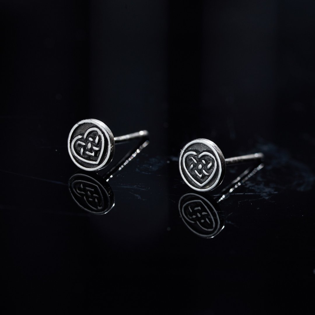 Azoth | 凯尔特绳结耳环 爱心 - 耳环/耳夹 - 纯银 银色