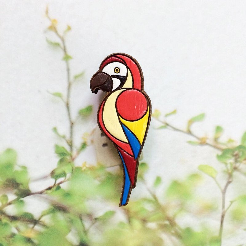 Wooden brooch macaw bird - 胸针 - 木头 红色