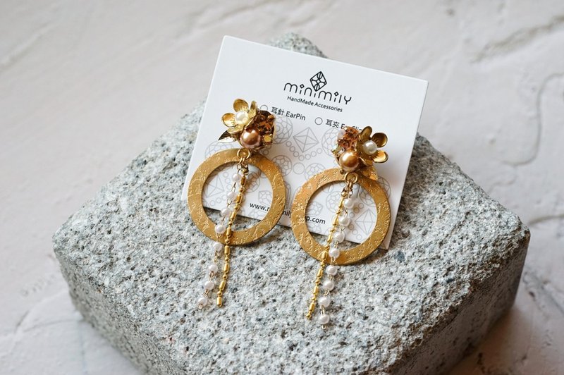 月圆 - 花片珍珠垂坠耳环 (医疗级抗敏钢针 / 耳夹) - 耳环/耳夹 - 不锈钢 金色